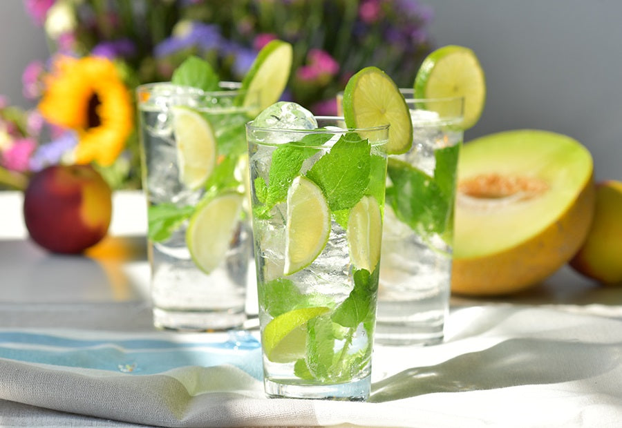 Drink Mojito - skąd pochodzi, jak zrobić i jakiej szklanki użyć?