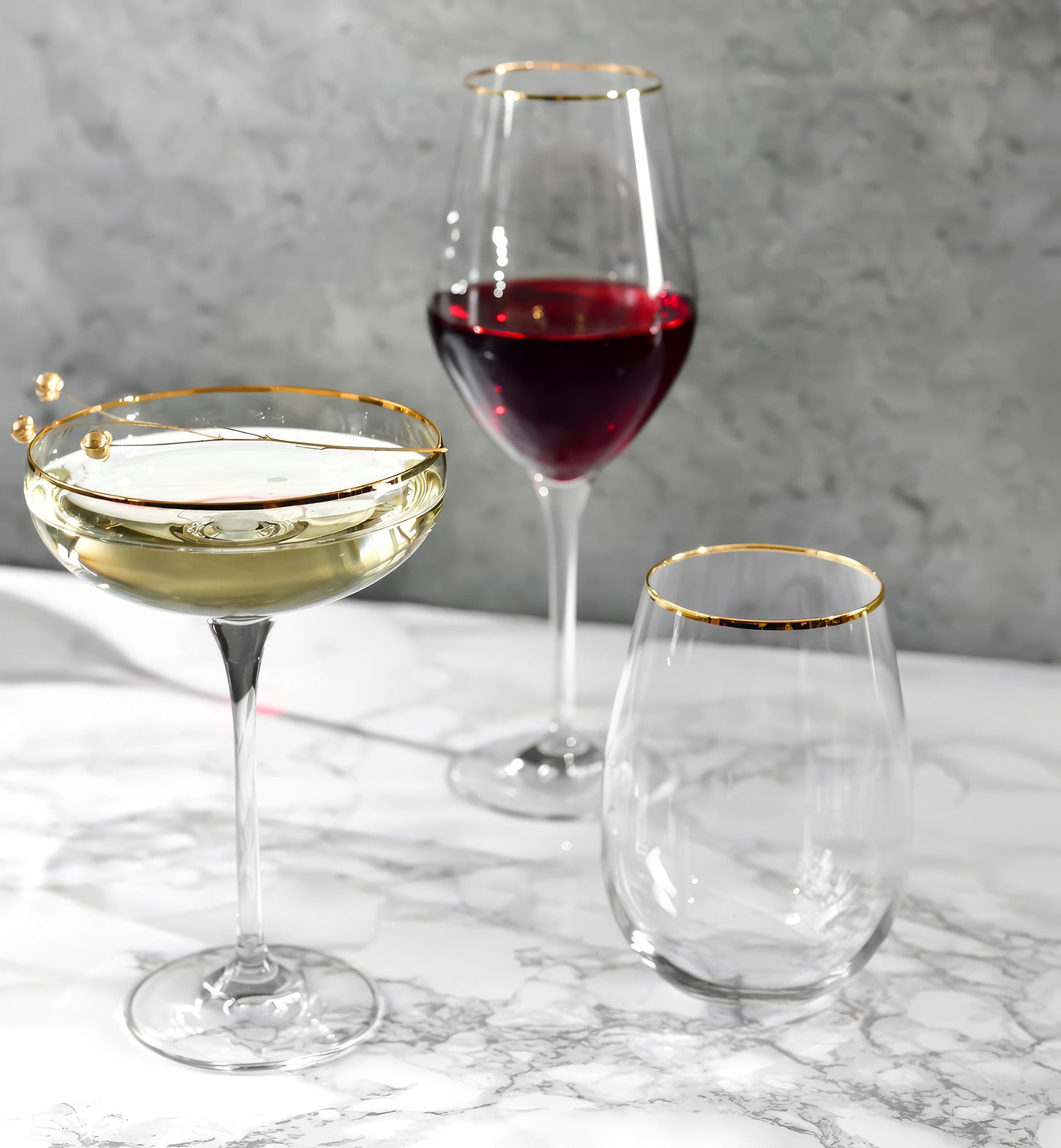 Wine glasses with gold band Splendour