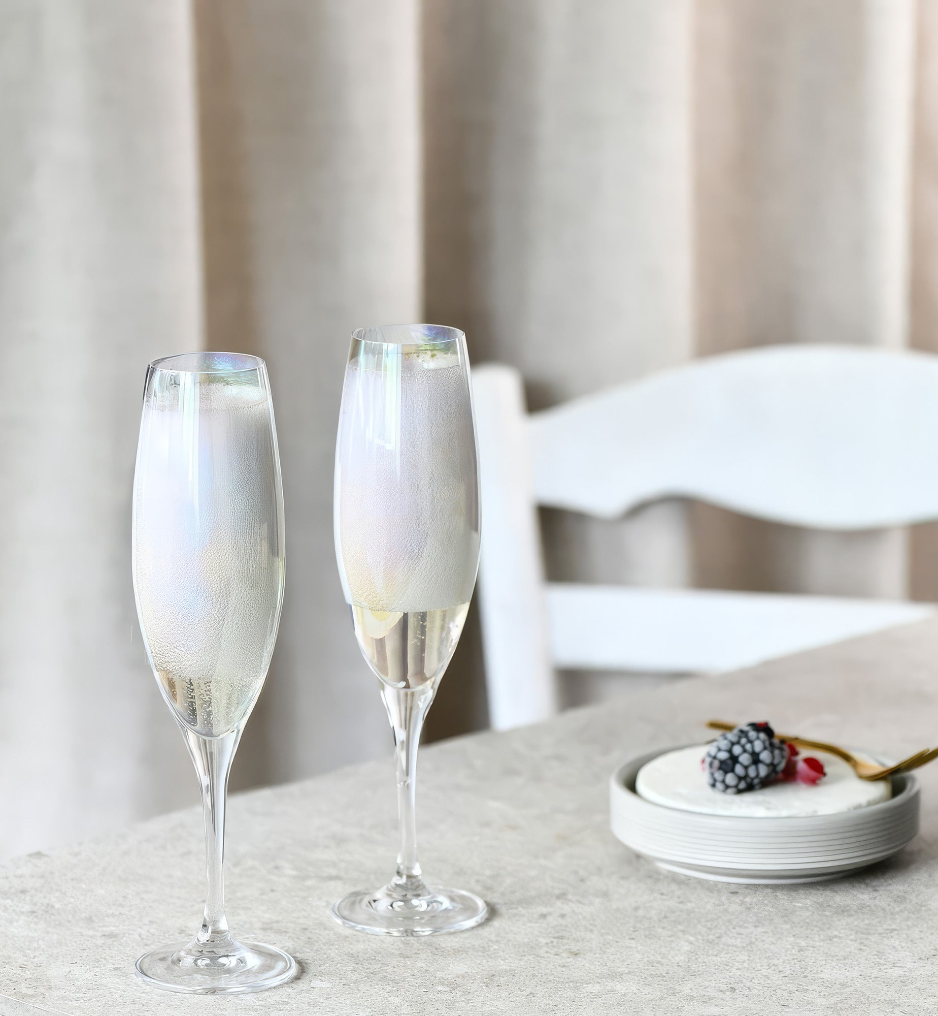 Iridescent champagne flutes