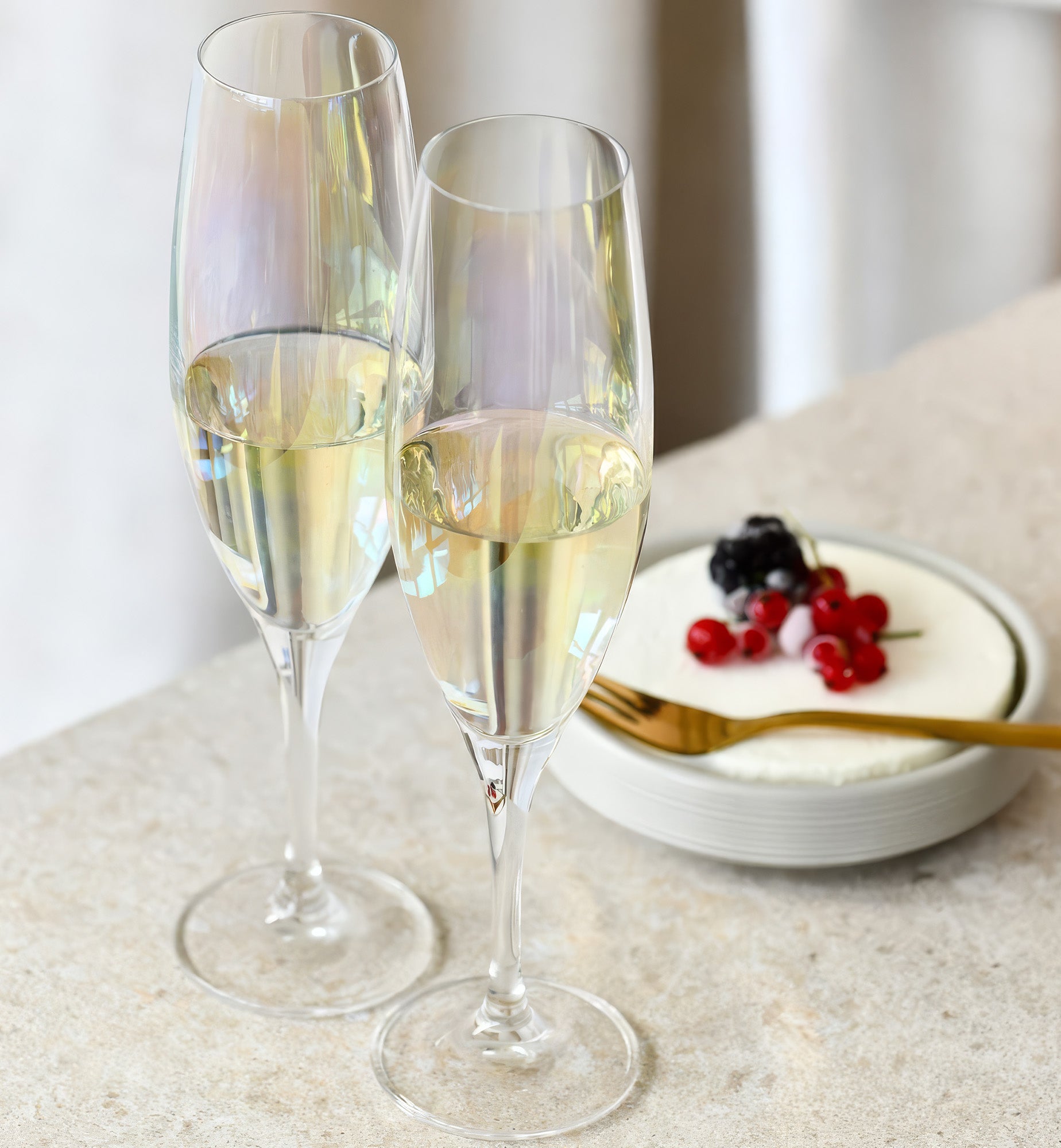 Iridescent champagne flutes