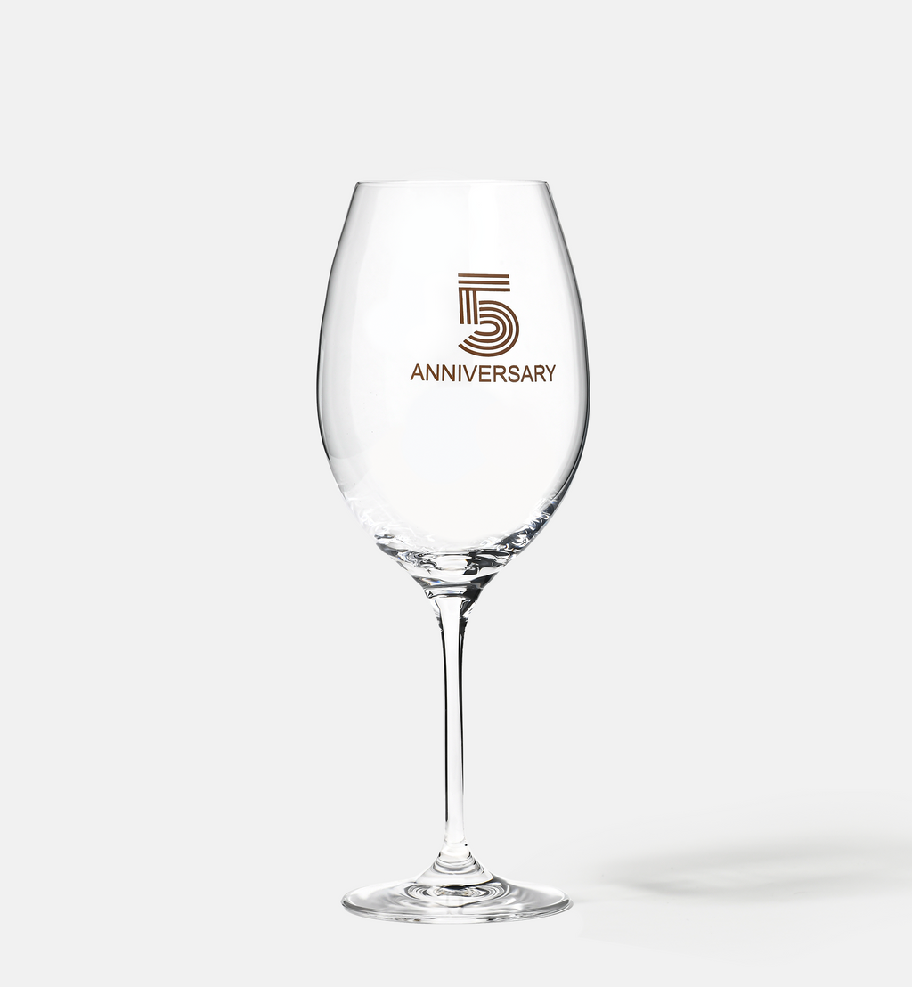 Zdobiony kieliszek do wina z napisem 5 ANNIVERSARY, 5 ROCZNICA 480 ml