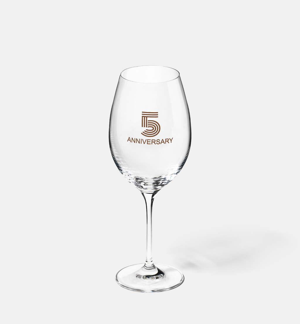 Zdobiony kieliszek do wina z napisem 5 ANNIVERSARY, 5 ROCZNICA 480 ml