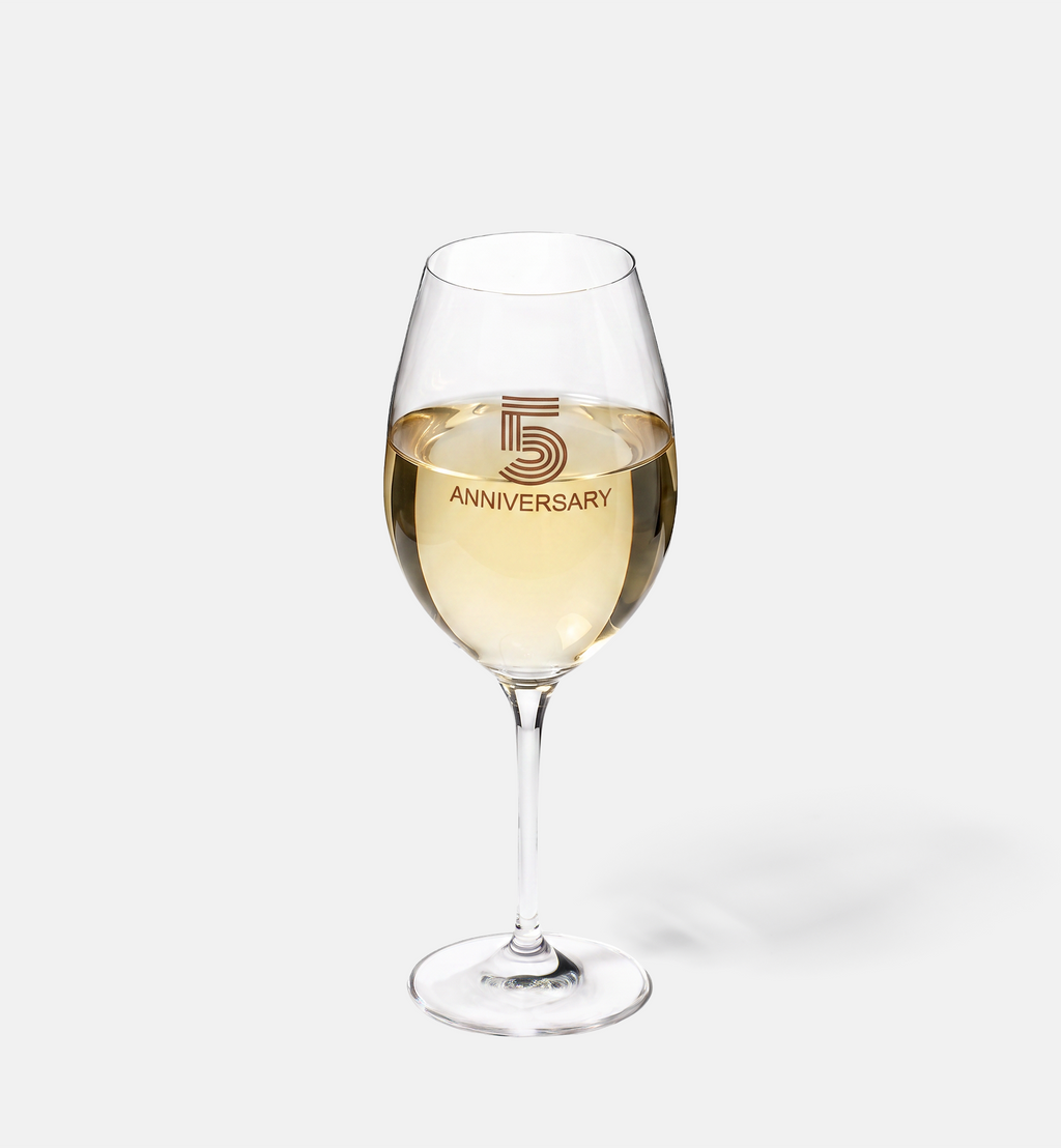 Zdobiony kieliszek do wina z napisem 5 ANNIVERSARY, 5 ROCZNICA 480 ml