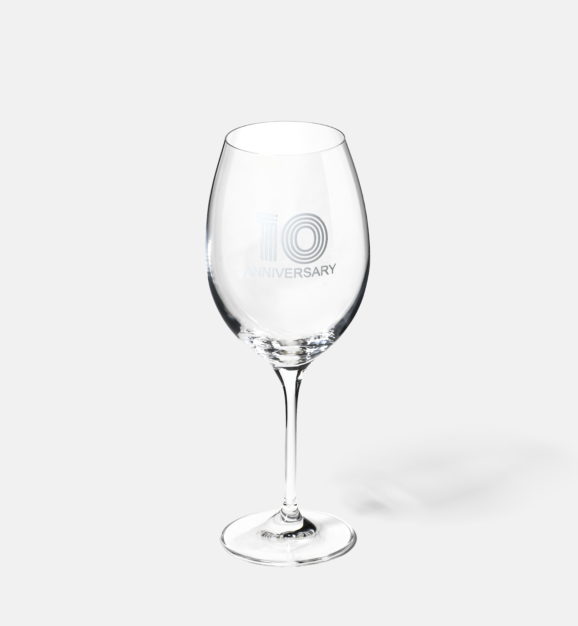 Zdobiony kieliszek do wina z napisem 10 ANNIVERSARY, 10 ROCZNICA 480 ml