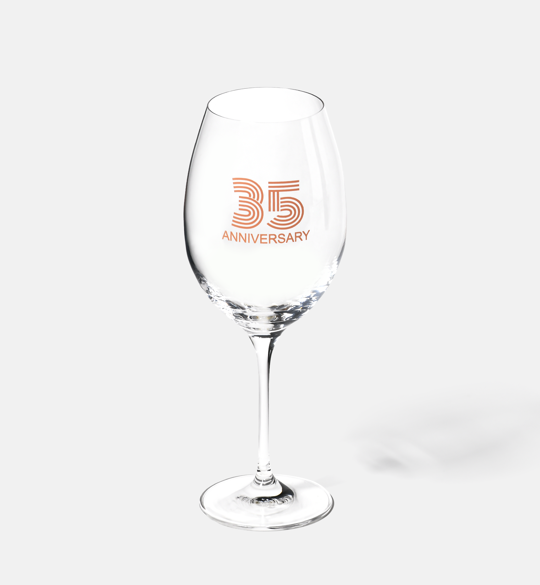 Zdobiony kieliszek do wina z napisem 35 ANNIVERSARY, 35 ROCZNICA 480 ml