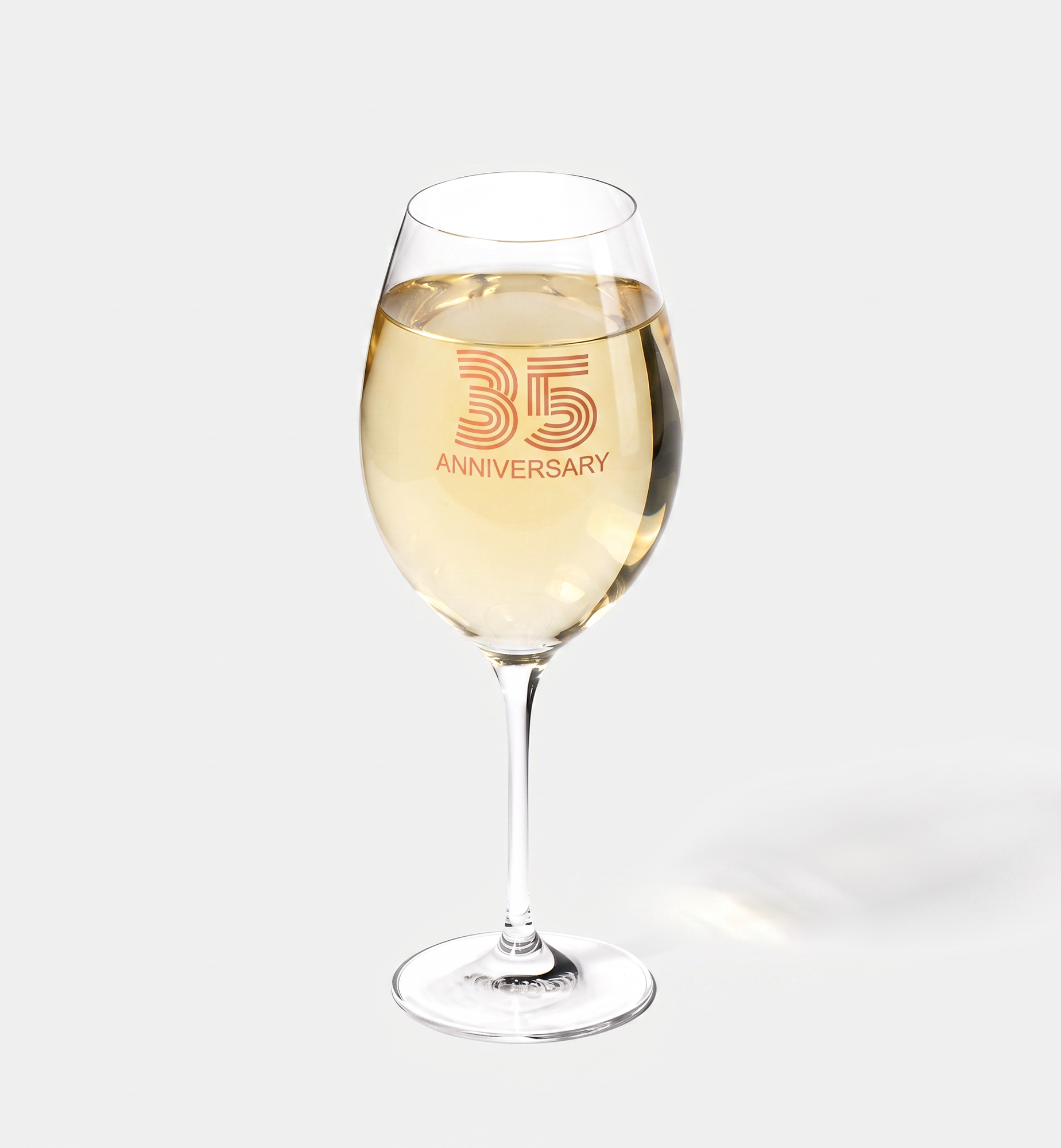 Zdobiony kieliszek do wina z napisem 35 ANNIVERSARY, 35 ROCZNICA 480 ml