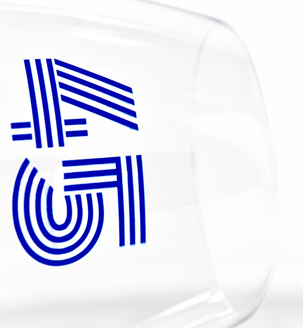 Zdobiony kieliszek do wina z napisem 45 ANNIVERSARY, 45 ROCZNICA 480 ml