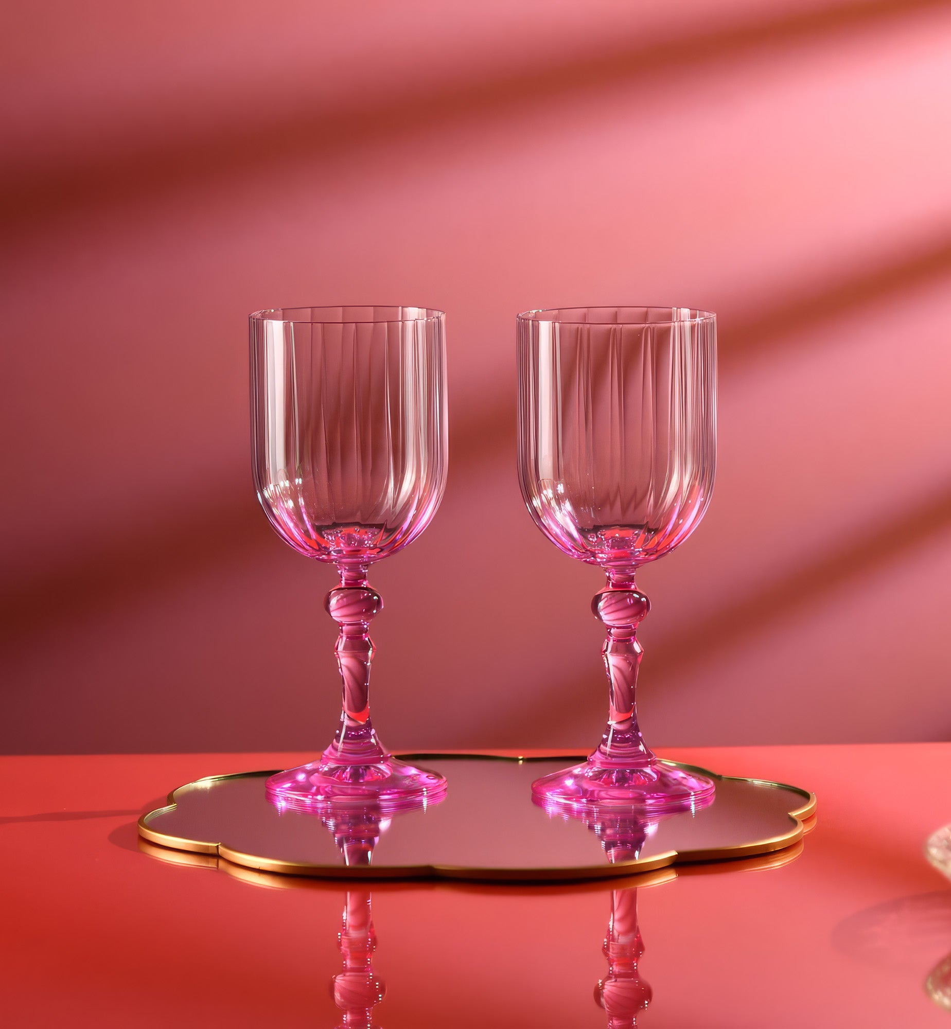 Cieniowane kieliszki do wina z różową nóżką 300 ml