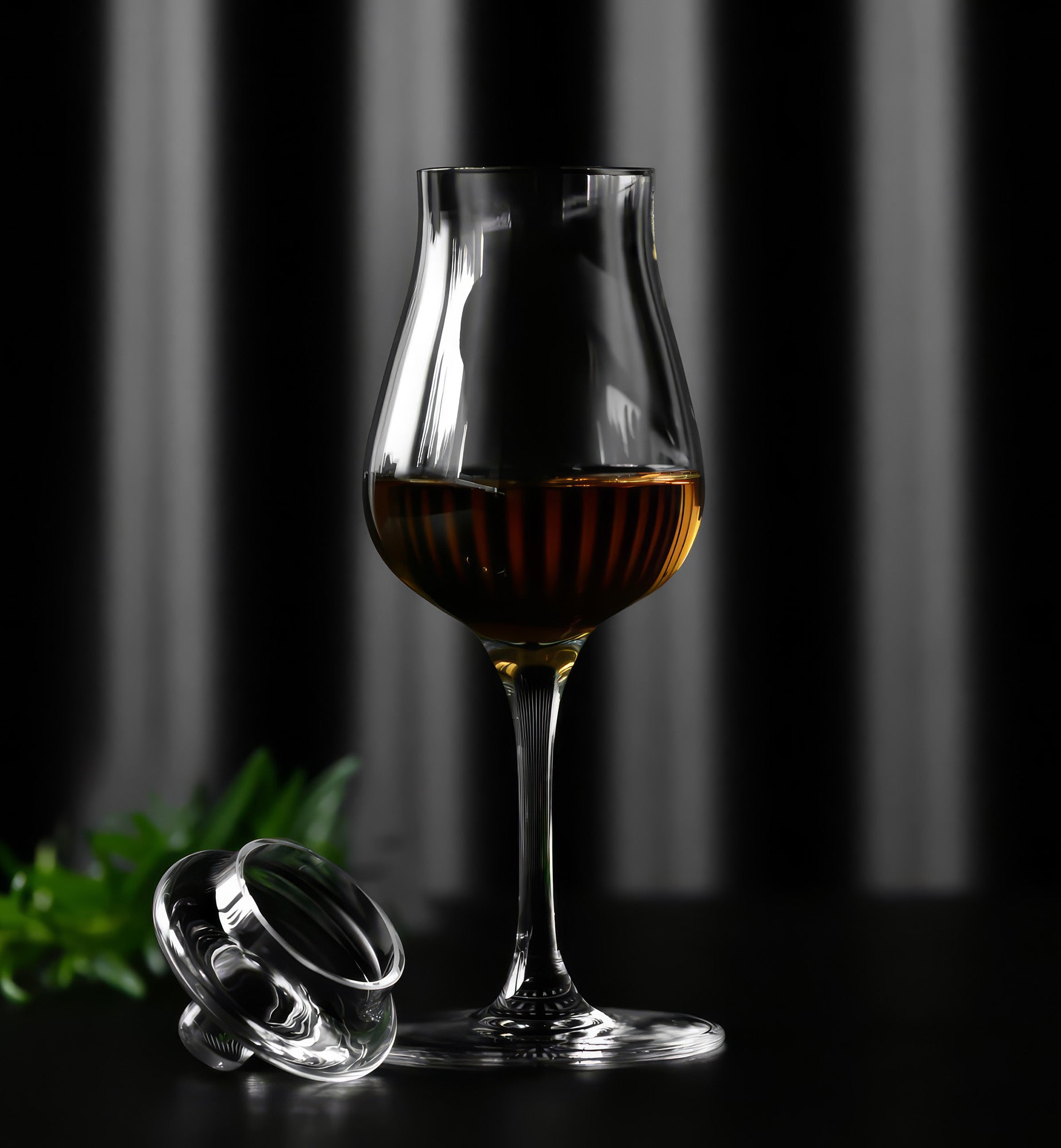 Degustacyjny kieliszek do whisky z deklem Aroma