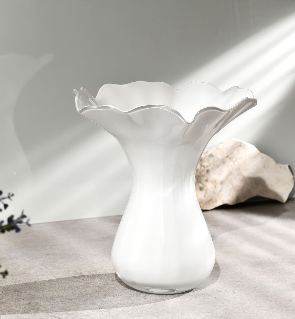 White vase with frill 28 cm